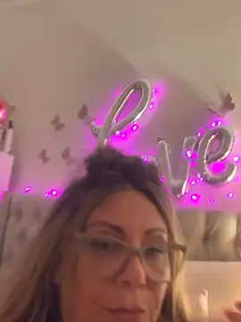 lolavalecuatro online show from 02/22/25, 03:23