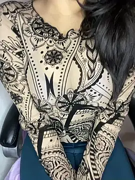 Snapshot of Kriti_02 chatting on 01/11/25, 08:00 Kriti 02 online show from 01/11/25, 08:00