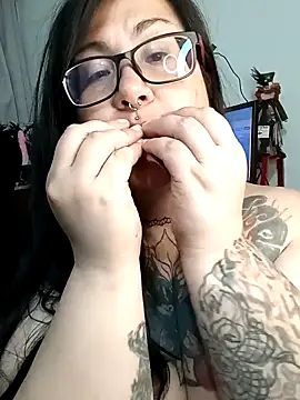 l1la Rav3n online show from 12/17/24, 04:23