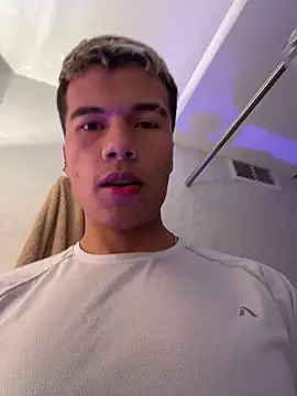 Snapshot of Logan_smith1 chatting on 02/16/25, 05:04 Logan smith1 online show from 02/16/25, 05:04