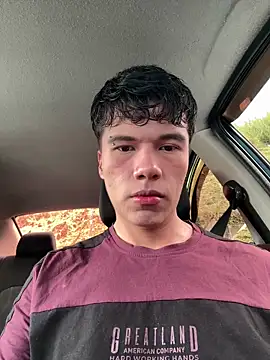 Snapshot of Logan_smith1 chatting on 10/05/25, 03:32 Logan smith1 online show from 10/05/25, 03:32