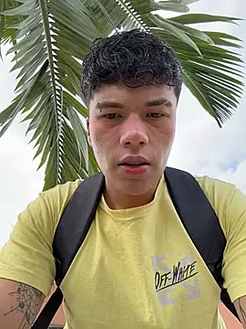 Snapshot of Logan_smith1 chatting on 10/07/25, 07:33 Logan smith1 online show from 10/07/25, 07:33