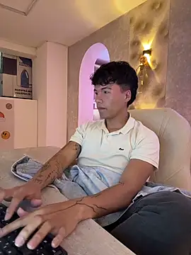 Snapshot of Logan_smith1 chatting on 10/24/25, 06:21 Logan smith1 online show from 10/24/25, 06:21