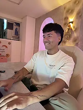 Snapshot of Logan_smith1 chatting on 10/28/25, 05:11 Logan smith1 online show from 10/28/25, 05:11