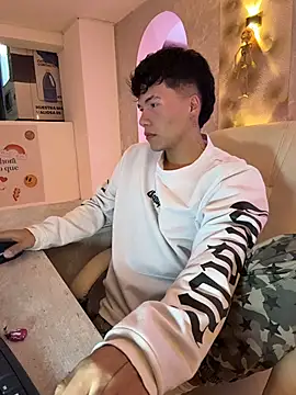 Snapshot of Logan_smith1 chatting on 10/30/25, 05:31 Logan smith1 online show from 10/30/25, 05:31