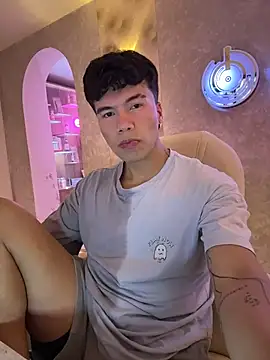 Snapshot of Logan_smith1 chatting on 11/04/25, 04:55 Logan smith1 online show from 11/04/25, 04:55