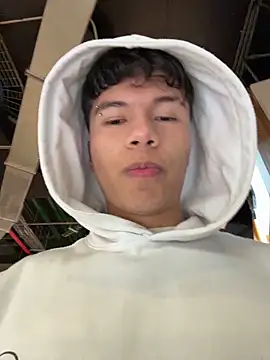 Snapshot of Logan_smith1 chatting on 11/08/25, 01:22 Logan smith1 online show from 11/08/25, 01:22