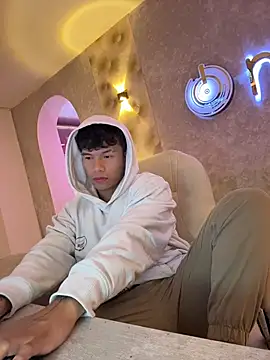 Snapshot of Logan_smith1 chatting on 11/13/25, 04:55 Logan smith1 online show from 11/13/25, 04:55