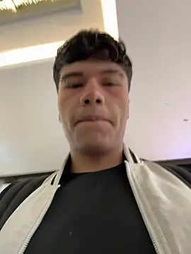 Snapshot of Logan_smith1 chatting on 11/14/25, 06:06 Logan smith1 online show from 11/14/25, 06:06