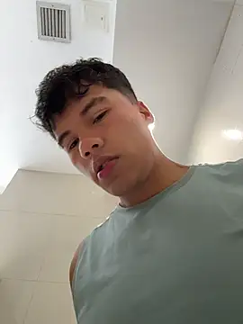 Snapshot of Logan_smith1 chatting on 11/25/25, 05:57 Logan smith1 online show from 11/25/25, 05:57