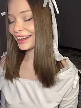 Snapshot of dollfromvenus chatting on 12/11/24, 04:20 dollfromvenus online show from 12/11/24, 04:20