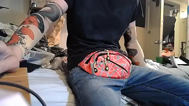 Snapshot of deadpi chatting on 02/14/25, 04:47 deadpi online show from 02/14/25, 04:47