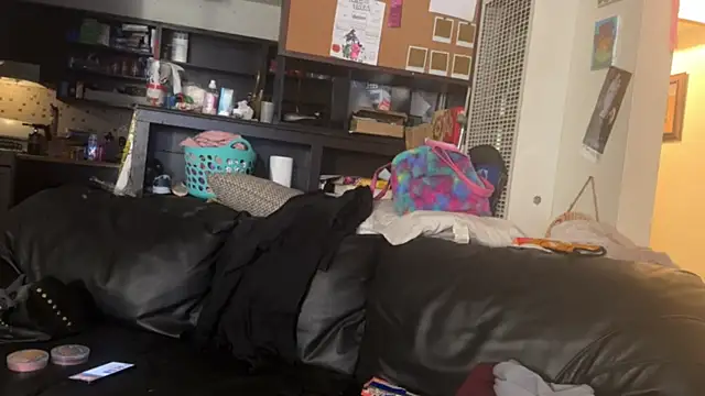 Snapshot of deadpi chatting on 11/15/25, 02:09 deadpi online show from 11/15/25, 02:09