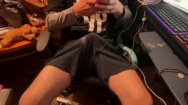 Snapshot of deadpi chatting on 11/26/25, 03:46 deadpi online show from 11/26/25, 03:46