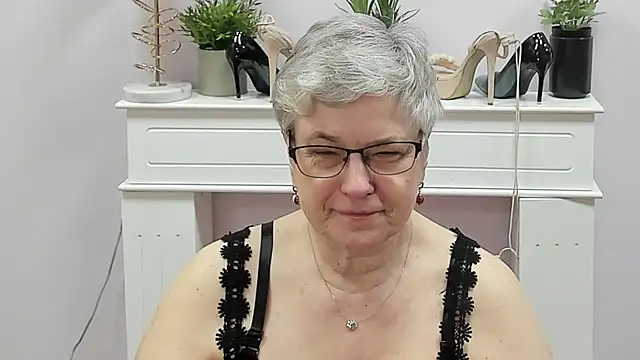 Snapshot of IrisDream chatting on 03/17/26, 07:01 IrisDream online show from 03/17/26, 07:01