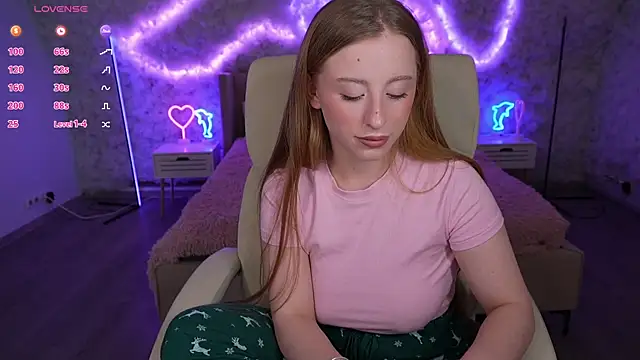 SilverrMoon online show from 03/04/25, 02:17