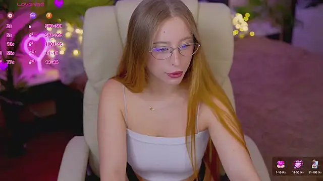 SilverrMoon online show from 10/09/25, 01:42