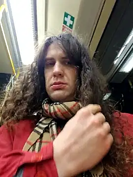 Snapshot of Josephine_LIVE chatting on 11/29/25, 09:18 Josephine LIVE online show from 11/29/25, 09:18