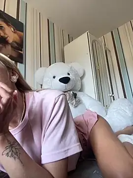 Snapshot of Liya_my chatting on 09/10/25, 11:43 Liya my online show from 09/10/25, 11:43