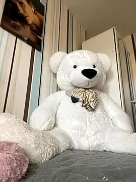 Snapshot of Liya_my chatting on 10/18/25, 09:32 Liya my online show from 10/18/25, 09:32