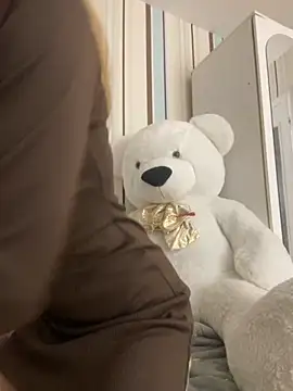 Snapshot of Liya_my chatting on 11/26/25, 09:05 Liya my online show from 11/26/25, 09:05