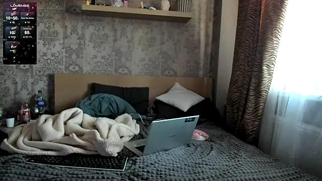 Snapshot of purebeautie13 chatting on 12/12/24, 11:50 purebeautie13 online show from 12/12/24, 11:50