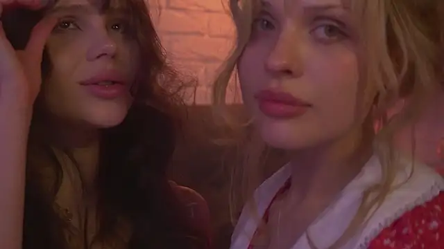 Snapshot of divinelights chatting on 02/14/25, 10:25 divinelights online show from 02/14/25, 10:25