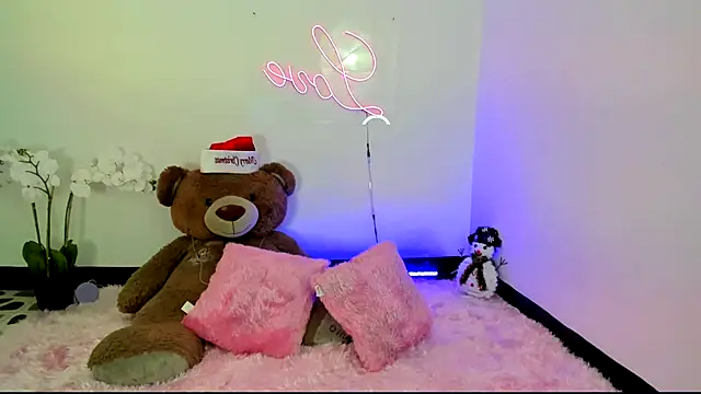 Snapshot of kendal_scott1 chatting on 12/18/24, 09:08 kendal scott1 online show from 12/18/24, 09:08