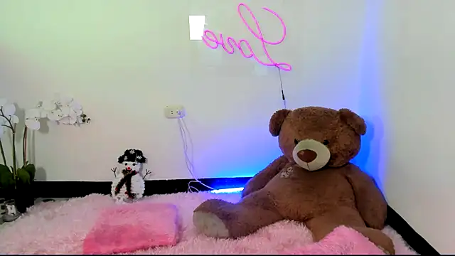 Snapshot of kendal_scott1 chatting on 01/05/25, 10:08 kendal scott1 online show from 01/05/25, 10:08