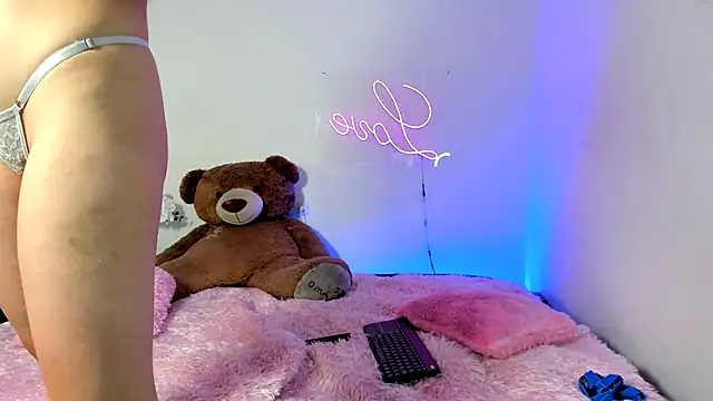 Snapshot of kendal_scott1 chatting on 01/21/25, 01:08 kendal scott1 online show from 01/21/25, 01:08