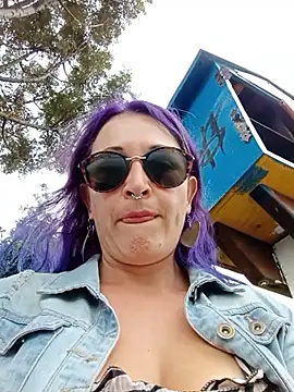 sophie banger online show from 10/19/25, 06:19