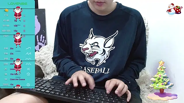 Snapshot of TRIXIE_TANG28 chatting on 12/15/24, 10:58 TRIXIE TANG28 online show from 12/15/24, 10:58