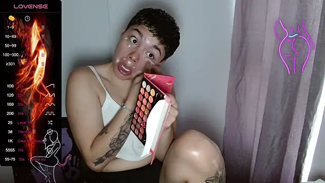 Snapshot of TRIXIE_TANG28 chatting on 02/22/25, 02:30 TRIXIE TANG28 online show from 02/22/25, 02:30