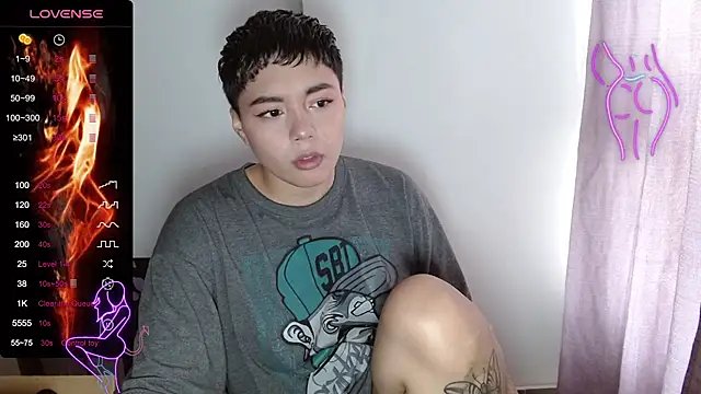 Snapshot of TRIXIE_TANG28 chatting on 02/23/25, 05:29 TRIXIE TANG28 online show from 02/23/25, 05:29