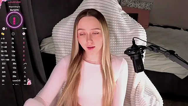 HollisBeckett online show from 02/15/26, 03:14