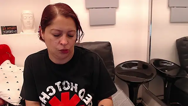 Snapshot of eva_twiss chatting on 06/09/26, 11:33 eva twiss online show from 06/09/26, 11:33