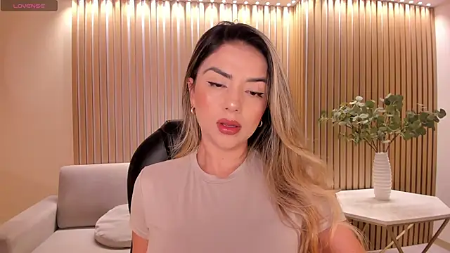 Snapshot of ChloePreston_ chatting on 06/12/26, 11:09 ChloePreston online show from 06/12/26, 11:09