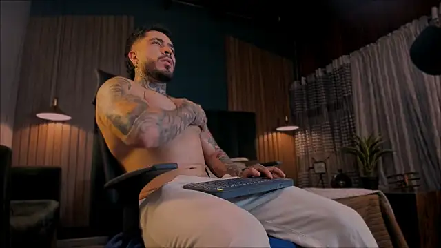 LeoSalvatore  online show from 01/30/25, 03:44