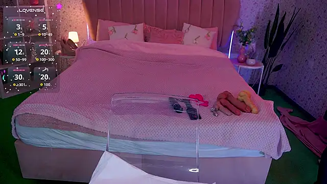 KiraRoxx online show from 04/13/26, 11:59