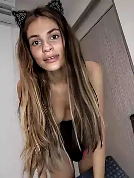 cuteluci  online show from 01/13/25, 02:42