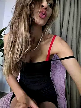 cuteluci  online show from 10/02/25, 12:34