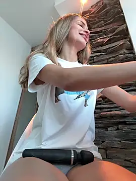 cuteluci  online show from 03/10/26, 11:59