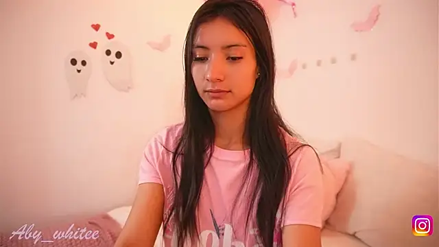 Snapshot of AbyWhitee chatting on 10/27/25, 04:27 AbyWhitee online show from 10/27/25, 04:27