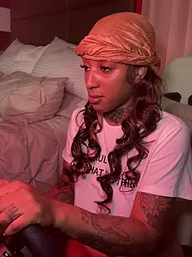 CrownedNyaries online show from 12/10/24, 12:16