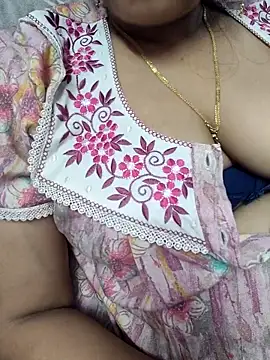 Snapshot of samitasharma chatting on 11/14/25, 04:06 samitasharma online show from 11/14/25, 04:06