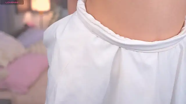 Snapshot of Tella_dream chatting on 03/16/25, 01:49 Tella dream online show from 03/16/25, 01:49