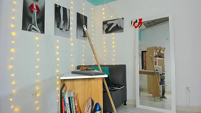 Snapshot of Zhara_becherovka chatting on 01/09/25, 07:29 Zhara becherovka online show from 01/09/25, 07:29