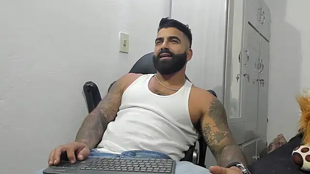 Snapshot of Lyon_vach chatting on 12/29/24, 10:47 Lyon vach online show from 12/29/24, 10:47