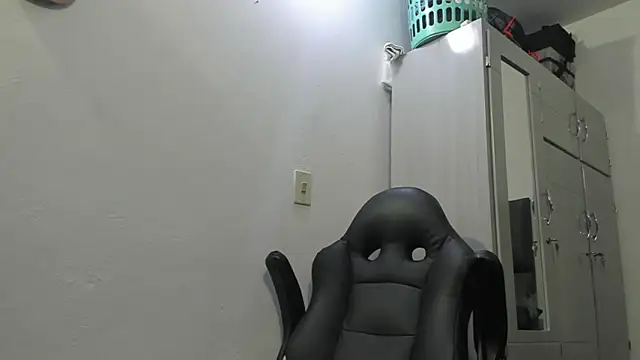 Snapshot of Lyon_vach chatting on 12/30/24, 04:53 Lyon vach online show from 12/30/24, 04:53