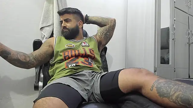 Snapshot of Lyon_vach chatting on 01/03/25, 10:40 Lyon vach online show from 01/03/25, 10:40